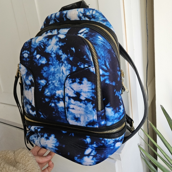 cynthia rowley mini backpack set CR x STATE Travel Pouch edition CR x STATE collaboration Signature printed travel pouch collection Spot clean with a damp cloth Composition Cynthia Rowley Tie Dye Scuba